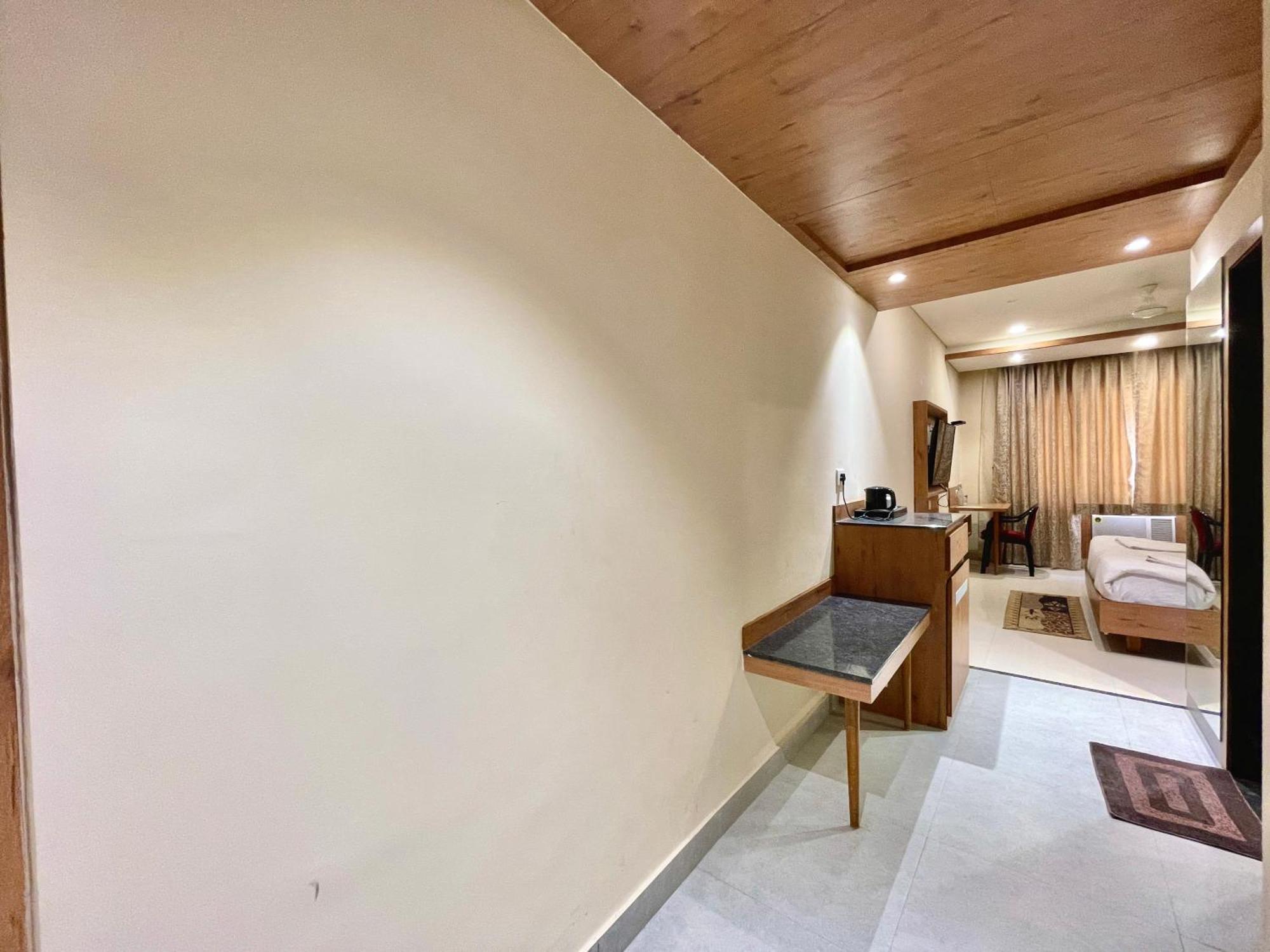 Hotel Rockbay, Puri Swimming-Pool, Near-Sea-Beach-And-Temple Fully-Air-Conditioned-Hotel With-Lift-And-Parking-Facility Екстер'єр фото
