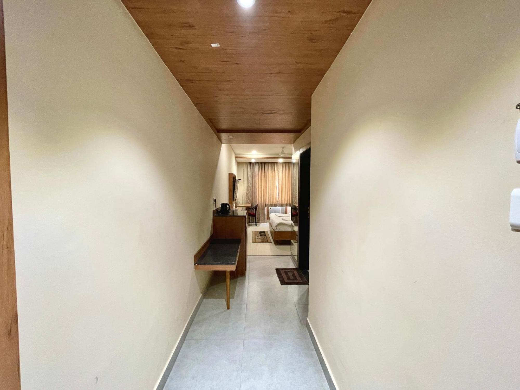 Hotel Rockbay, Puri Swimming-Pool, Near-Sea-Beach-And-Temple Fully-Air-Conditioned-Hotel With-Lift-And-Parking-Facility Екстер'єр фото