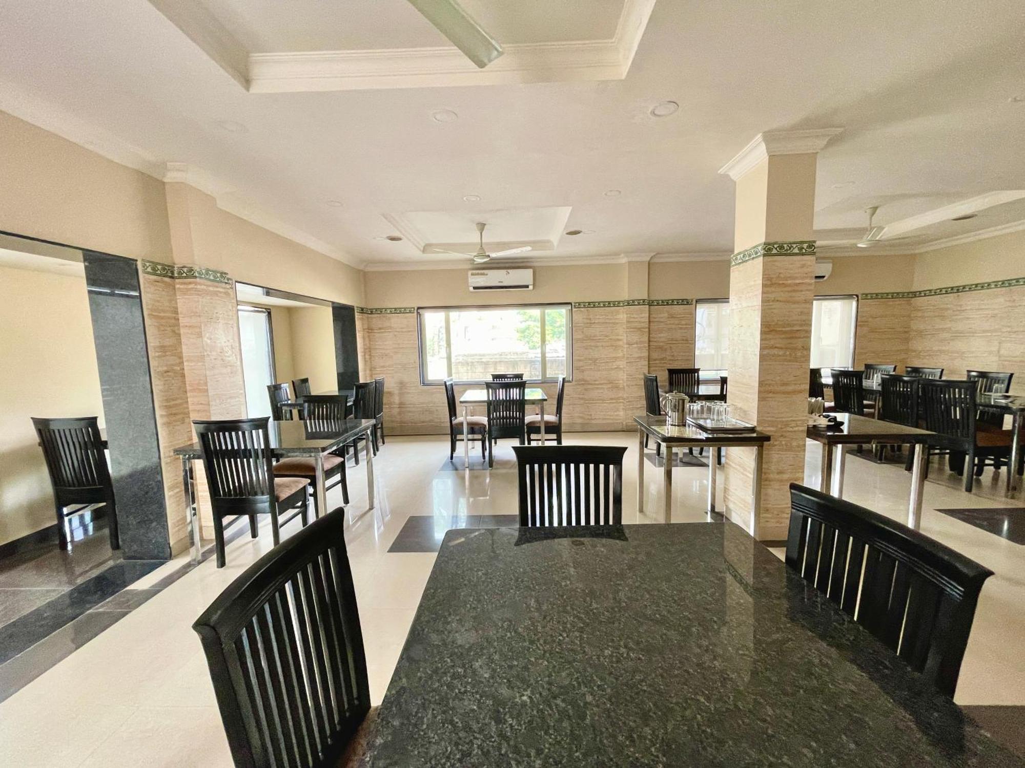 Hotel Rockbay, Puri Swimming-Pool, Near-Sea-Beach-And-Temple Fully-Air-Conditioned-Hotel With-Lift-And-Parking-Facility Екстер'єр фото