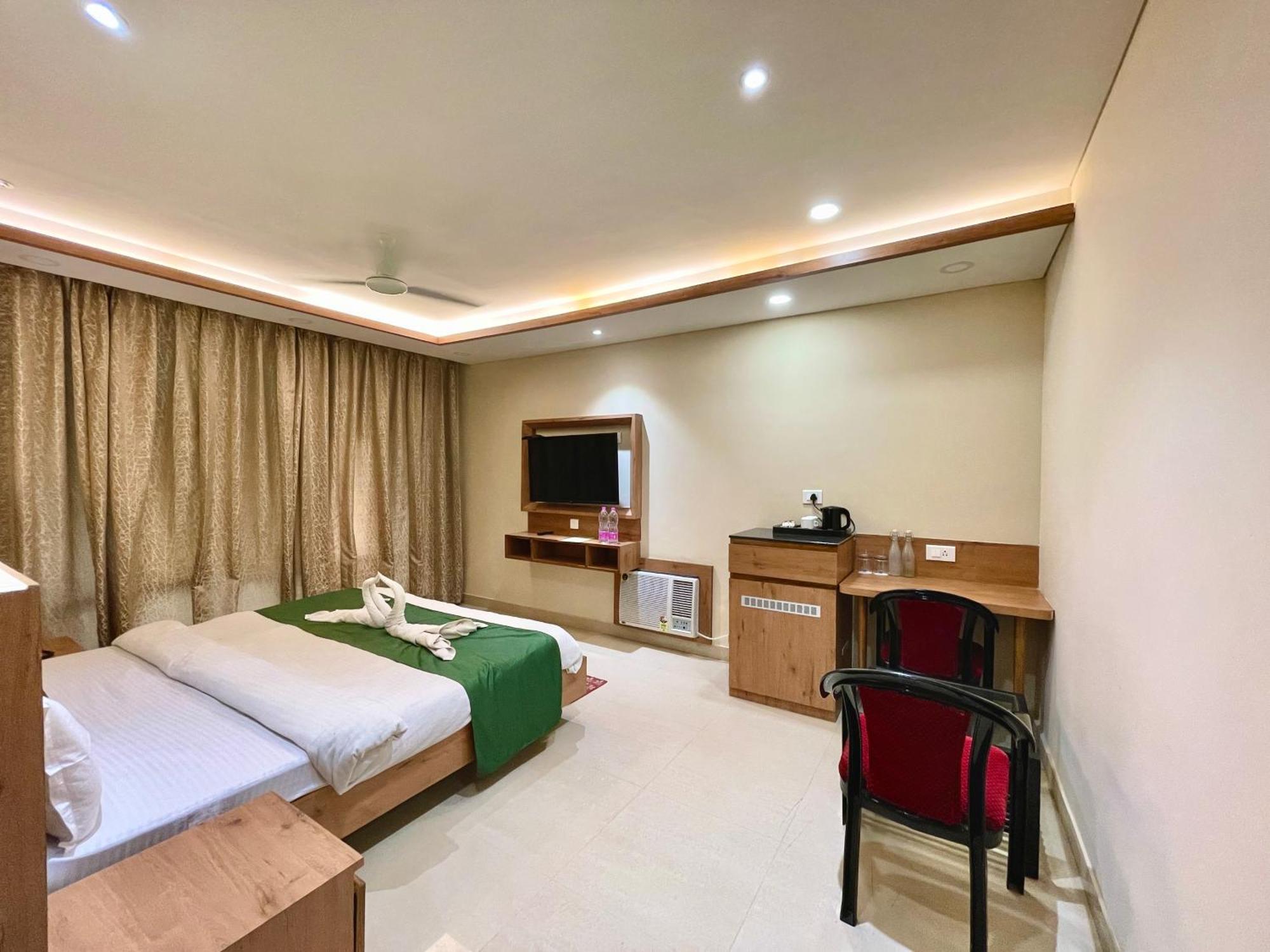 Hotel Rockbay, Puri Swimming-Pool, Near-Sea-Beach-And-Temple Fully-Air-Conditioned-Hotel With-Lift-And-Parking-Facility Екстер'єр фото
