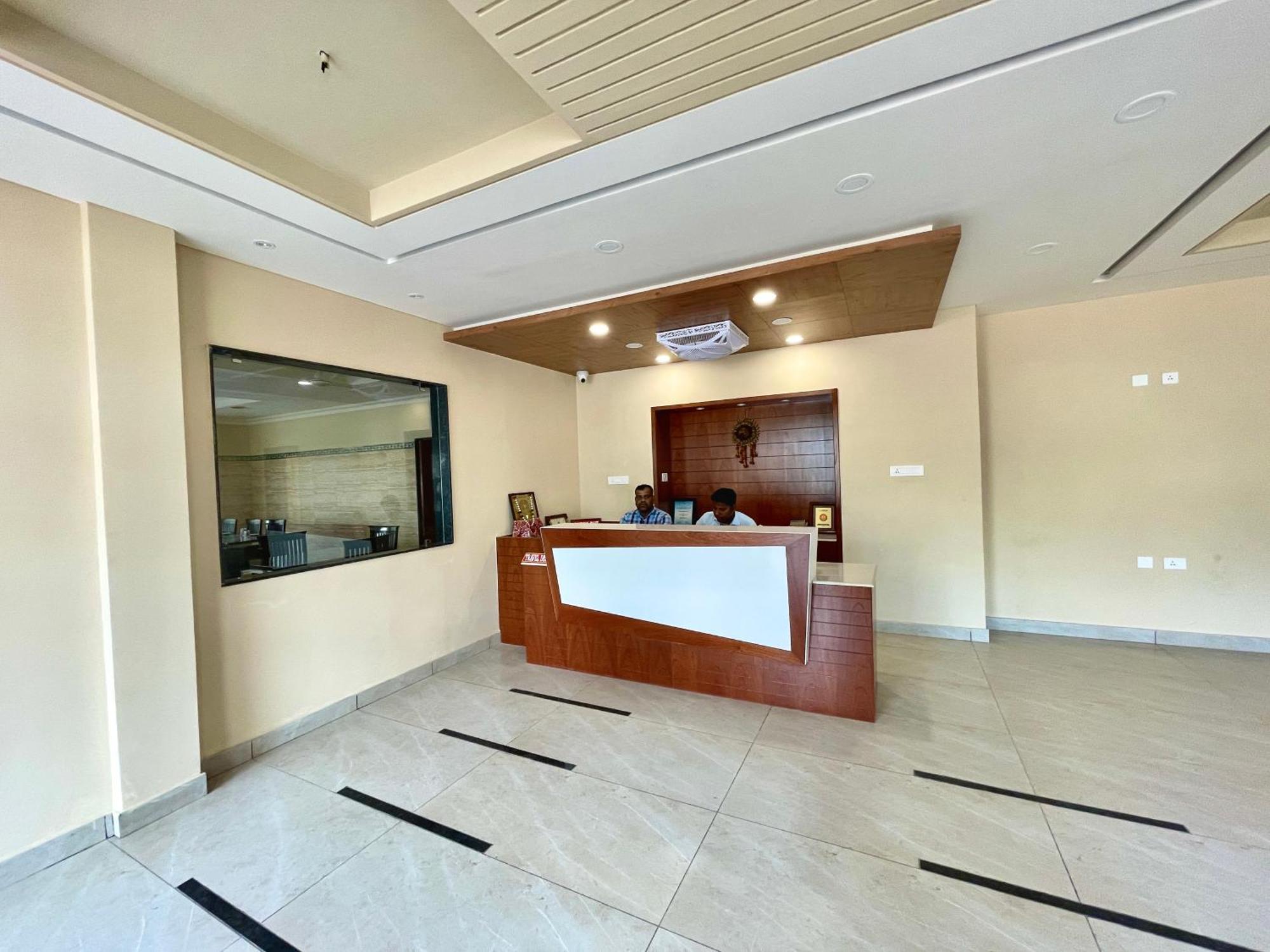 Hotel Rockbay, Puri Swimming-Pool, Near-Sea-Beach-And-Temple Fully-Air-Conditioned-Hotel With-Lift-And-Parking-Facility Екстер'єр фото