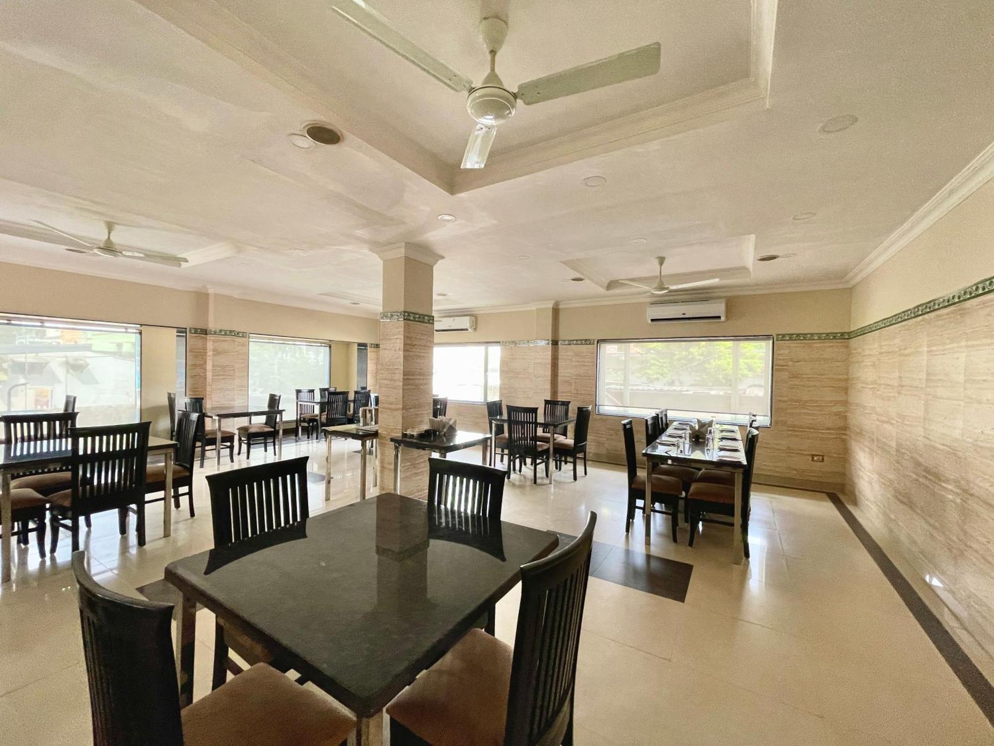 Hotel Rockbay, Puri Swimming-Pool, Near-Sea-Beach-And-Temple Fully-Air-Conditioned-Hotel With-Lift-And-Parking-Facility Екстер'єр фото