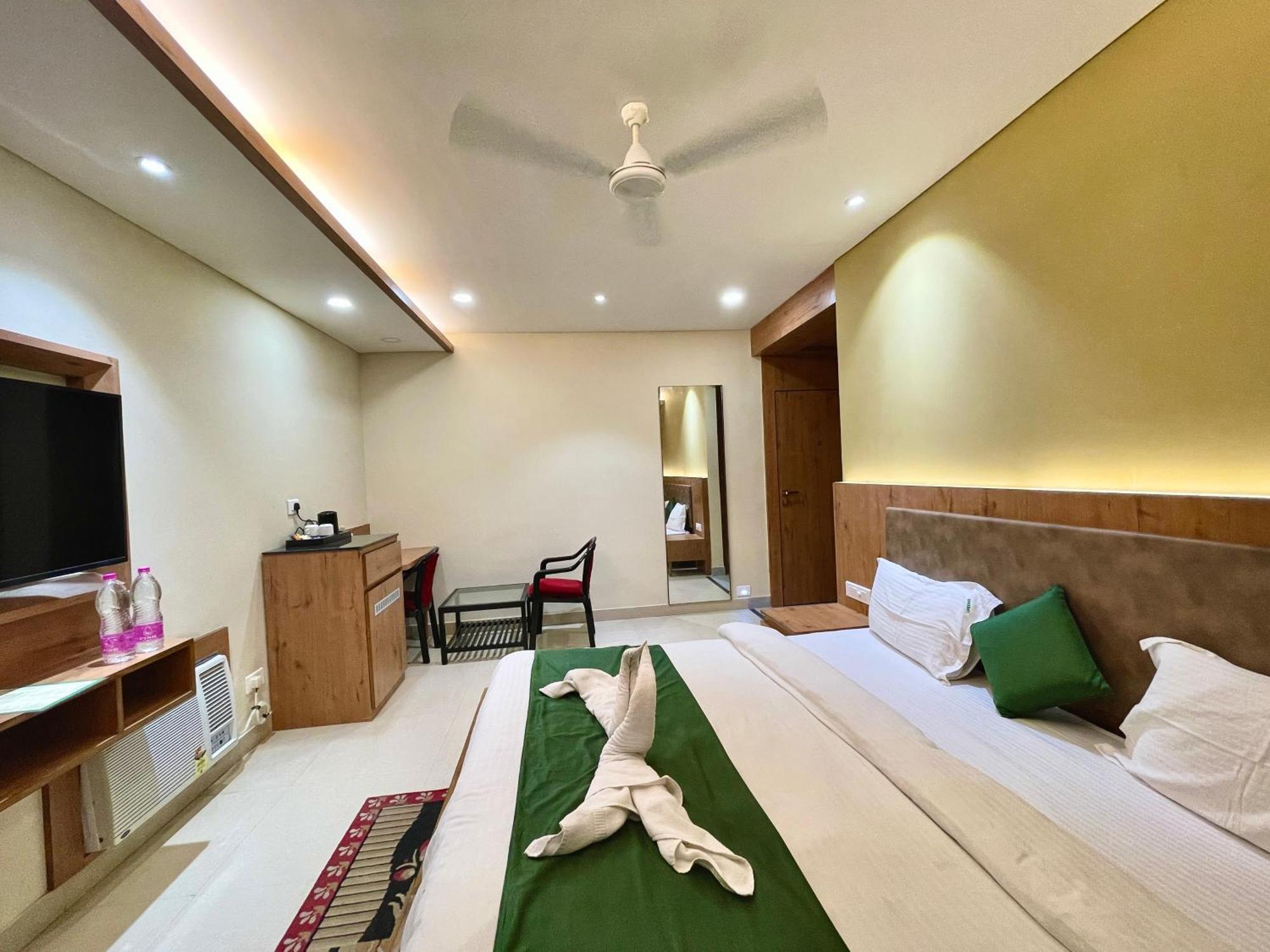 Hotel Rockbay, Puri Swimming-Pool, Near-Sea-Beach-And-Temple Fully-Air-Conditioned-Hotel With-Lift-And-Parking-Facility Екстер'єр фото
