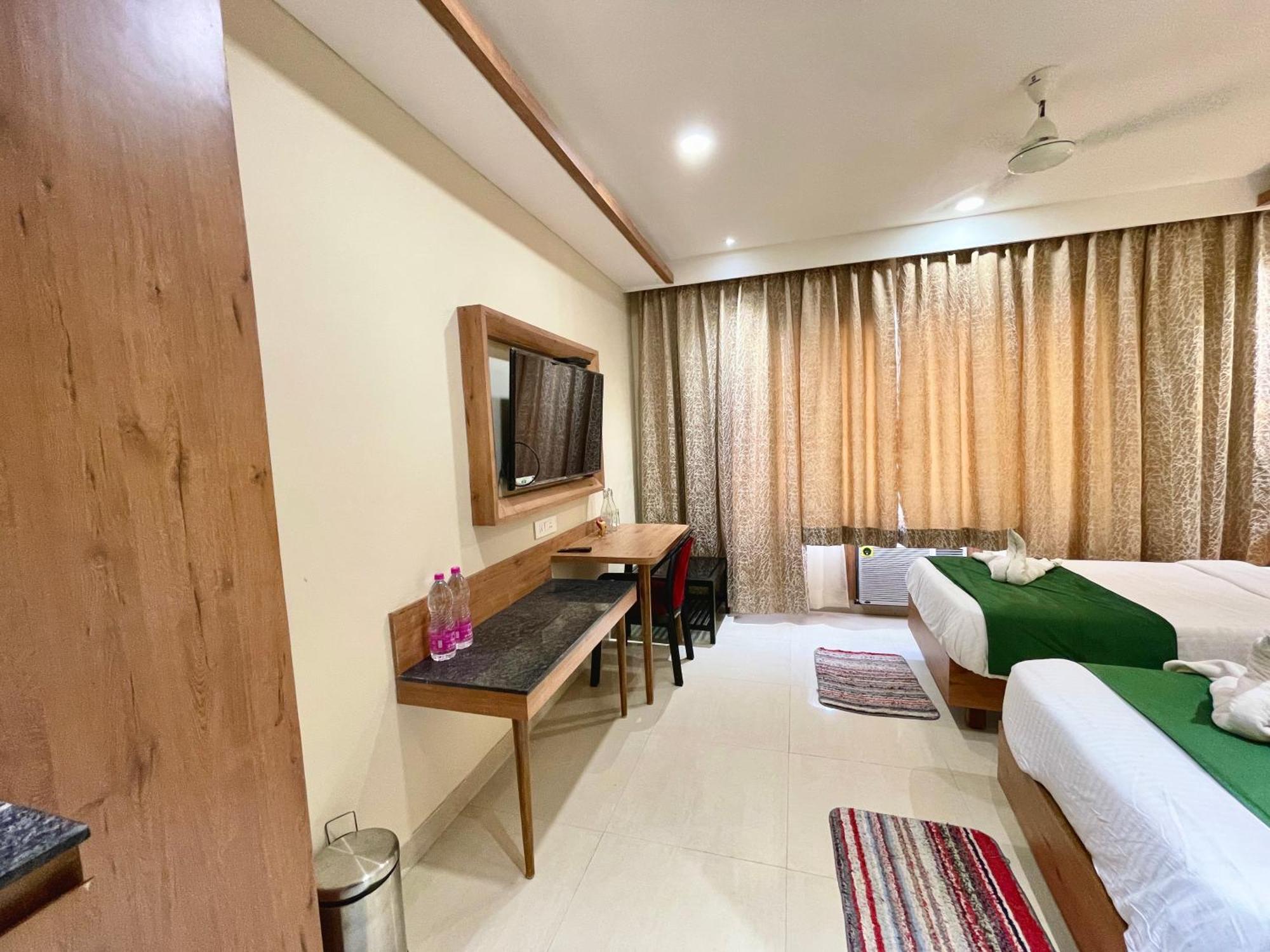 Hotel Rockbay, Puri Swimming-Pool, Near-Sea-Beach-And-Temple Fully-Air-Conditioned-Hotel With-Lift-And-Parking-Facility Екстер'єр фото
