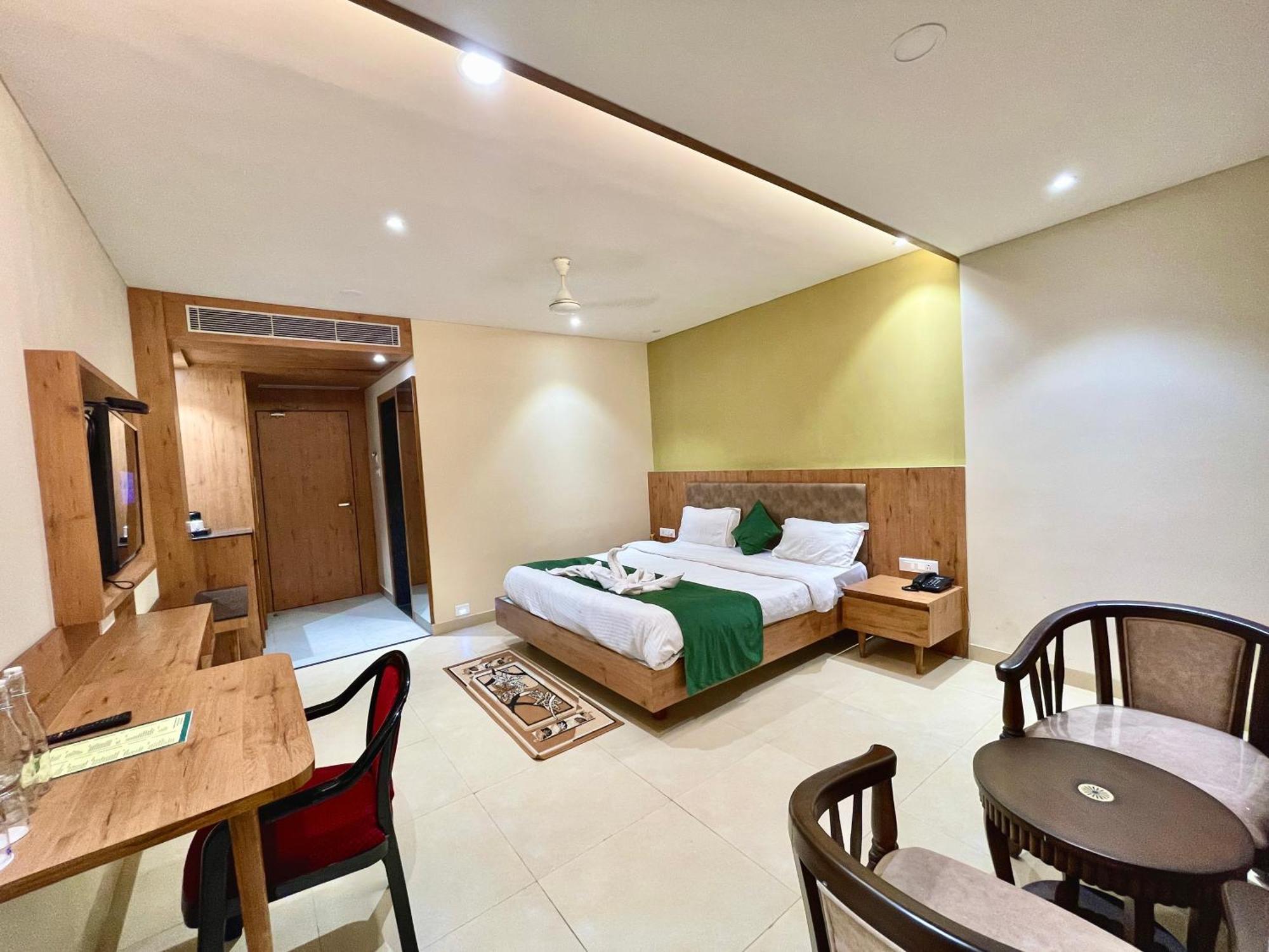 Hotel Rockbay, Puri Swimming-Pool, Near-Sea-Beach-And-Temple Fully-Air-Conditioned-Hotel With-Lift-And-Parking-Facility Екстер'єр фото