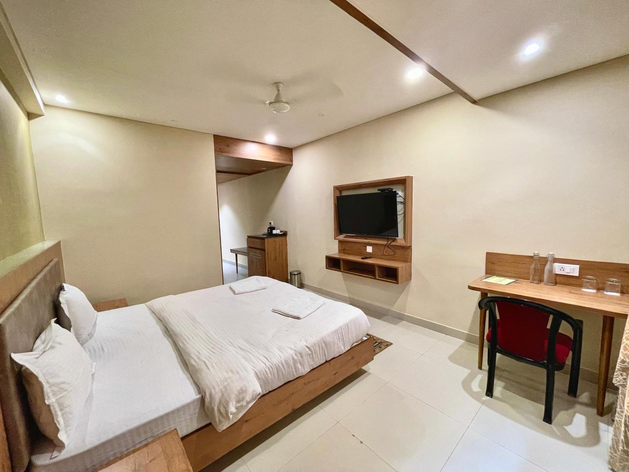 Hotel Rockbay, Puri Swimming-Pool, Near-Sea-Beach-And-Temple Fully-Air-Conditioned-Hotel With-Lift-And-Parking-Facility Екстер'єр фото