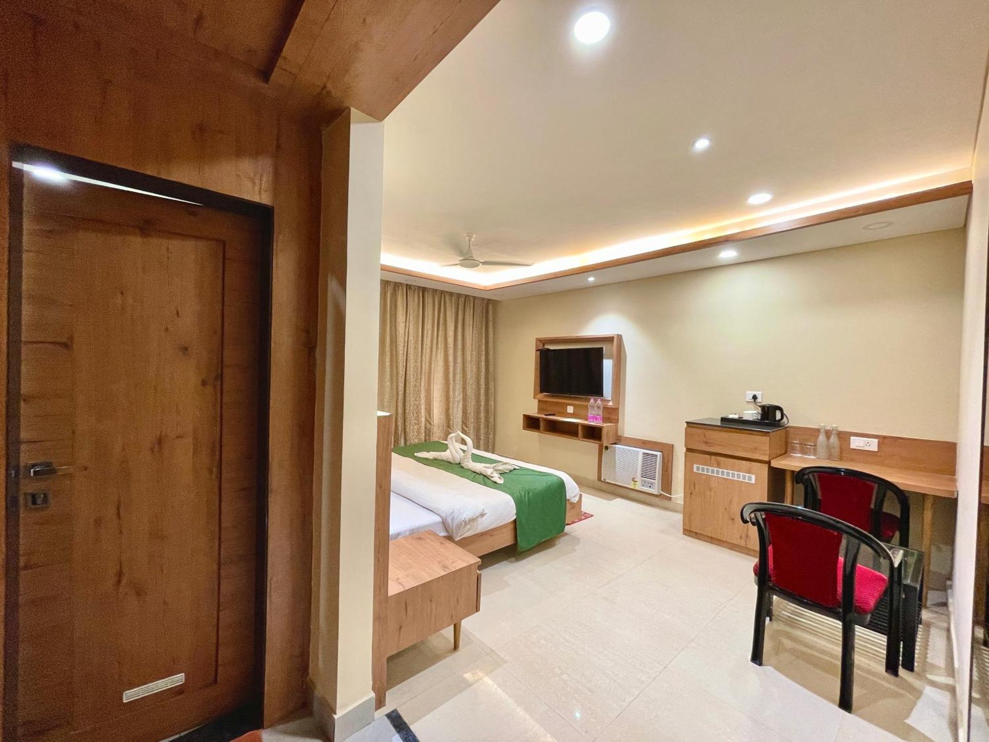 Hotel Rockbay, Puri Swimming-Pool, Near-Sea-Beach-And-Temple Fully-Air-Conditioned-Hotel With-Lift-And-Parking-Facility Екстер'єр фото