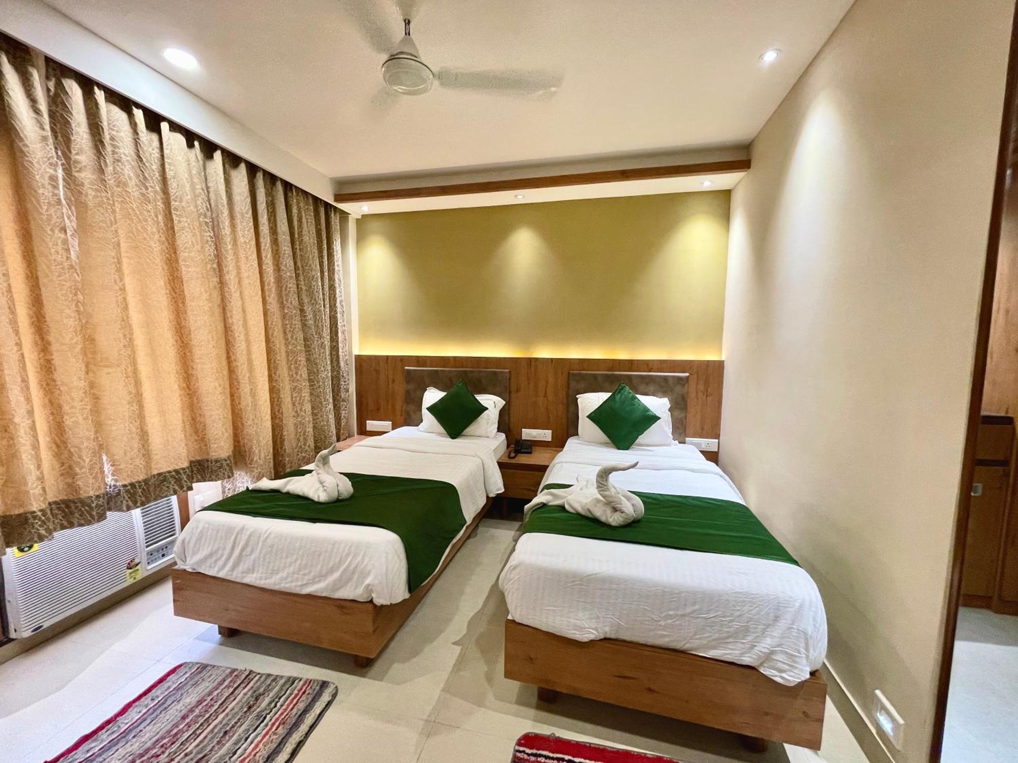 Hotel Rockbay, Puri Swimming-Pool, Near-Sea-Beach-And-Temple Fully-Air-Conditioned-Hotel With-Lift-And-Parking-Facility Екстер'єр фото