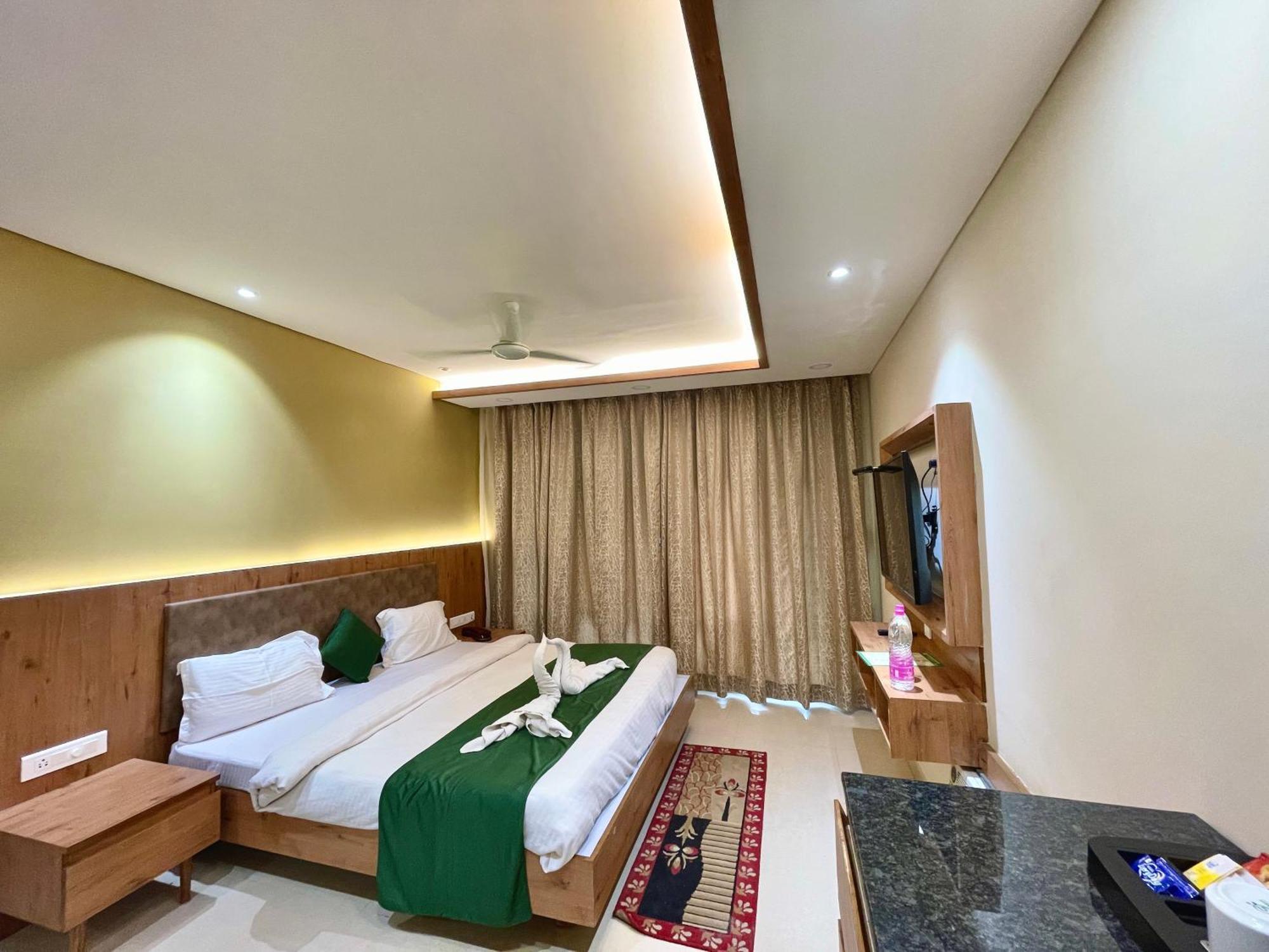 Hotel Rockbay, Puri Swimming-Pool, Near-Sea-Beach-And-Temple Fully-Air-Conditioned-Hotel With-Lift-And-Parking-Facility Екстер'єр фото