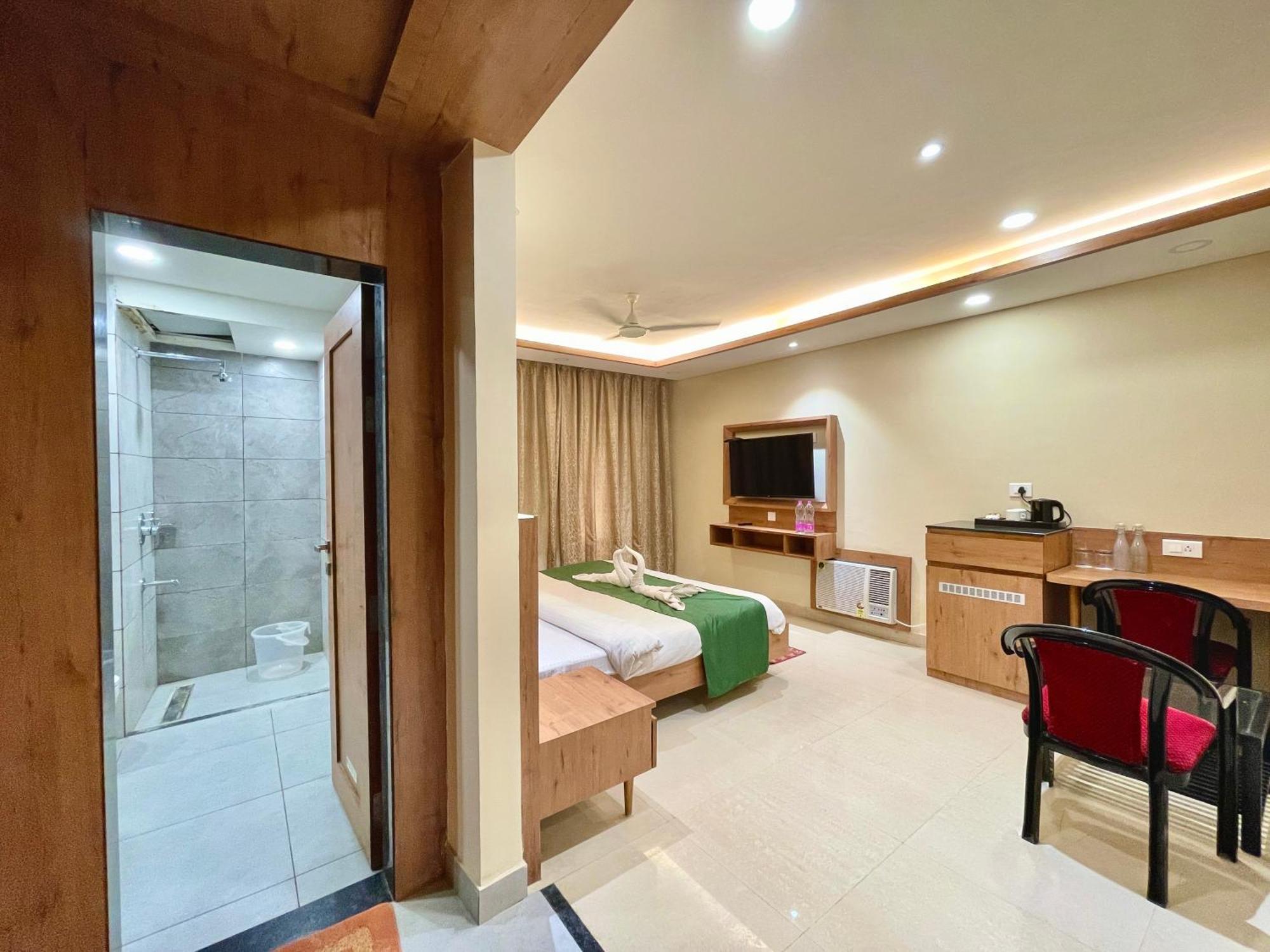 Hotel Rockbay, Puri Swimming-Pool, Near-Sea-Beach-And-Temple Fully-Air-Conditioned-Hotel With-Lift-And-Parking-Facility Екстер'єр фото