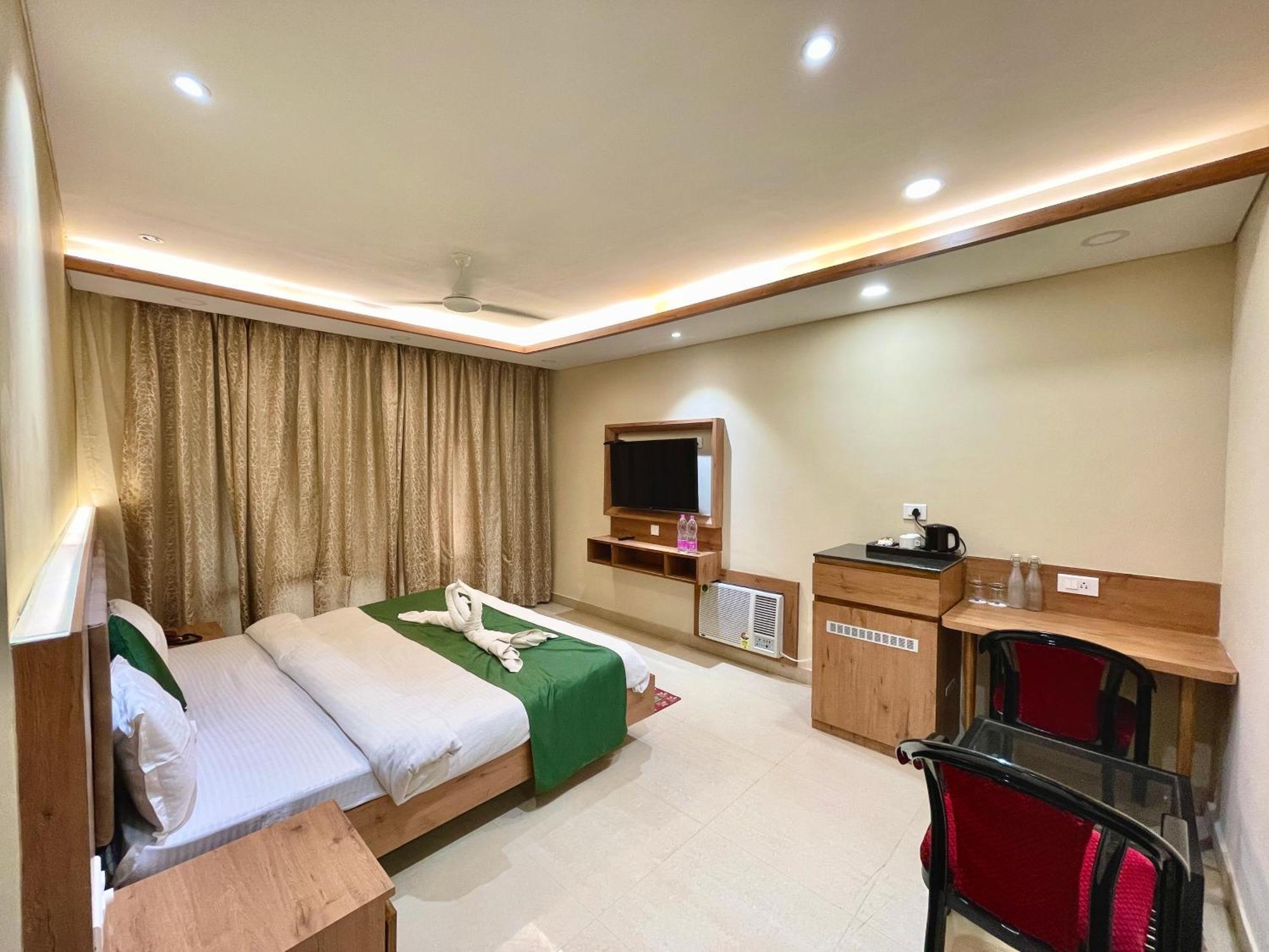 Hotel Rockbay, Puri Swimming-Pool, Near-Sea-Beach-And-Temple Fully-Air-Conditioned-Hotel With-Lift-And-Parking-Facility Екстер'єр фото