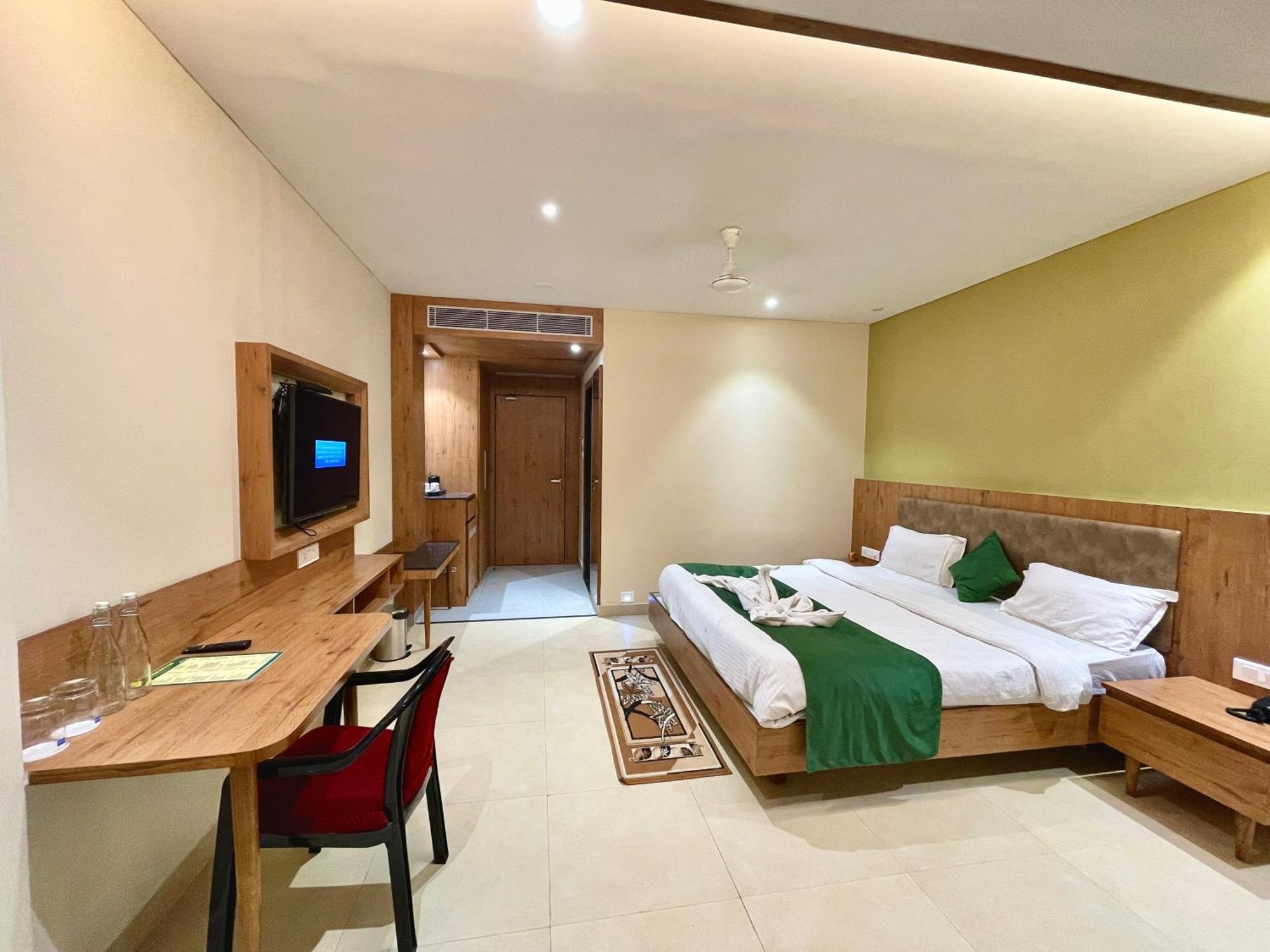 Hotel Rockbay, Puri Swimming-Pool, Near-Sea-Beach-And-Temple Fully-Air-Conditioned-Hotel With-Lift-And-Parking-Facility Екстер'єр фото